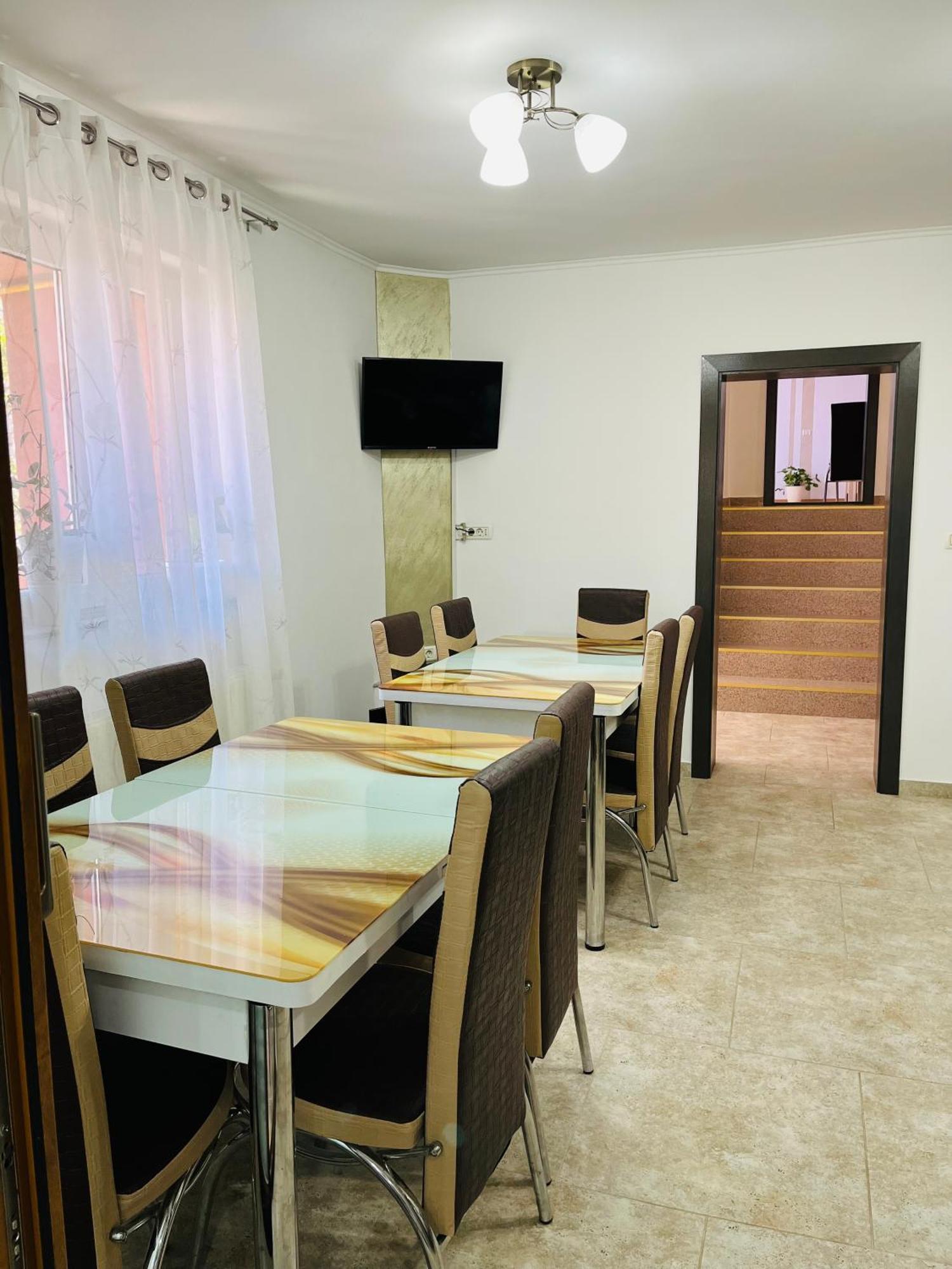 מלון בראשוב Random House מראה חיצוני תמונה